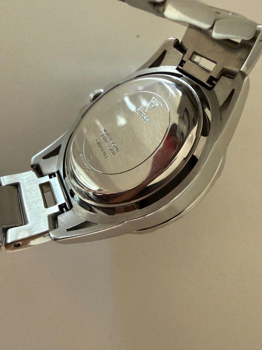 Часовници Guess - 2 броя