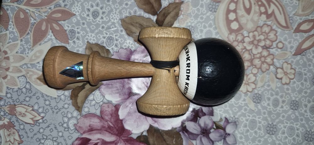 Kendama krom pop black
