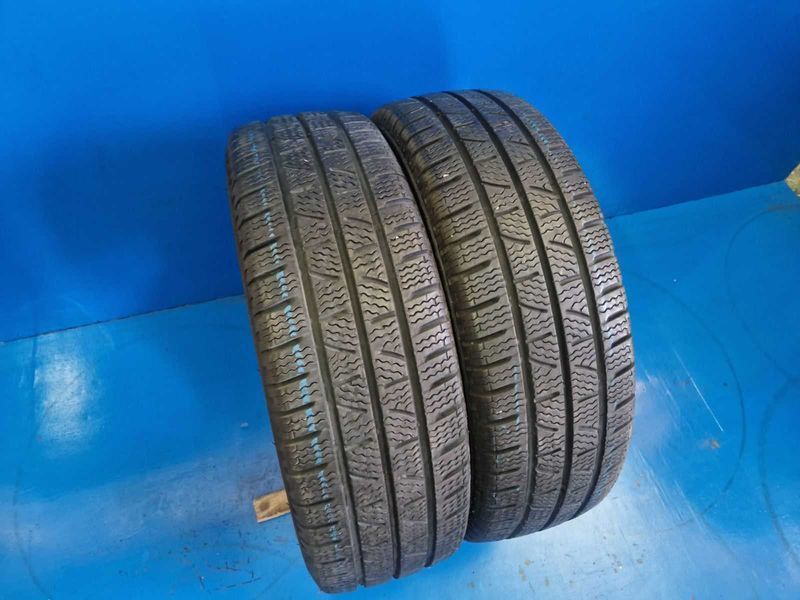 2 Pirelli R15C 215/70 Anvelope Bun de iarnă DOT2619