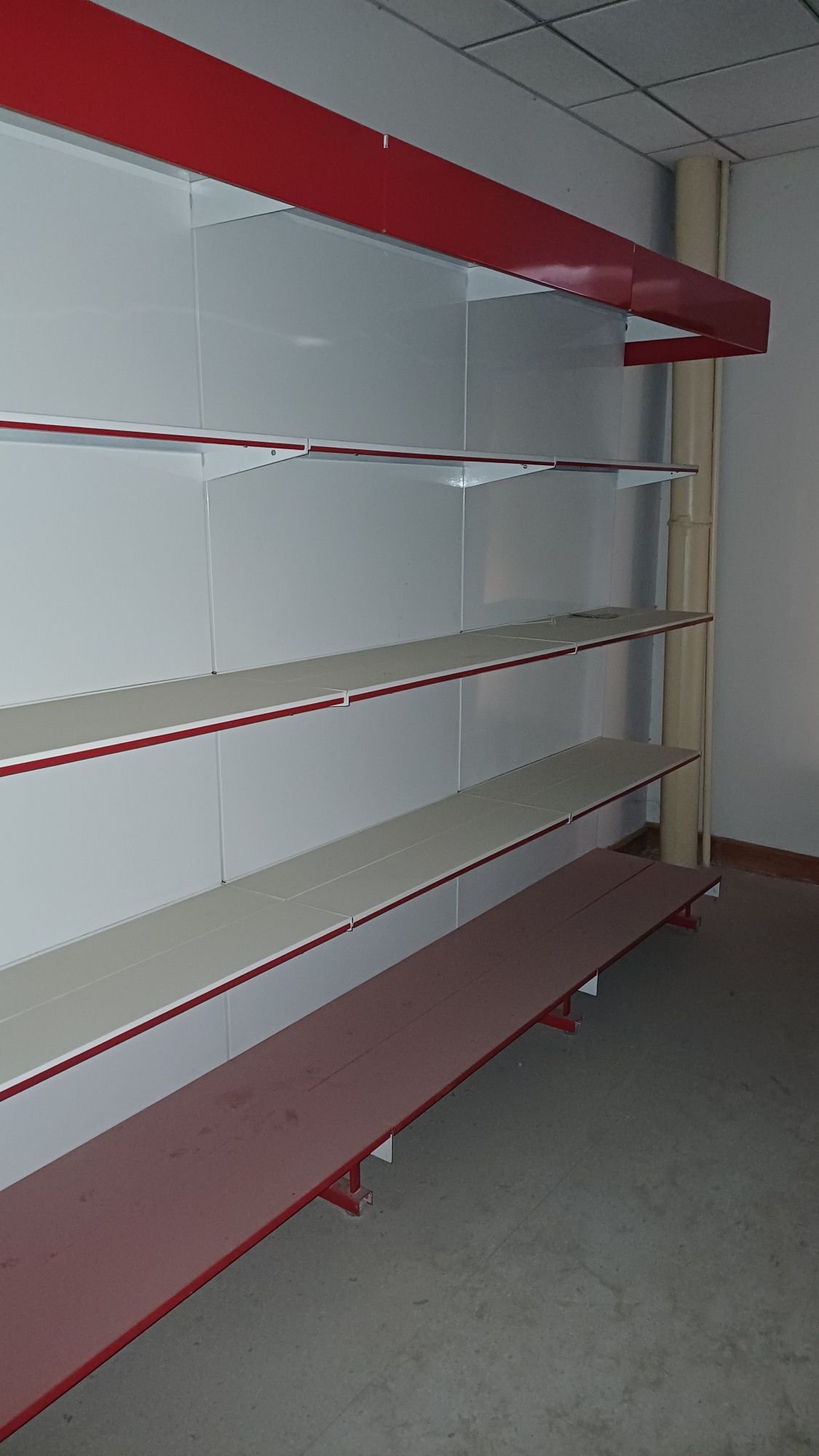 Полки ветрины для магазина