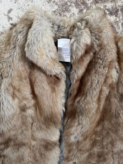 Blana naturala in stare foarte  buna .