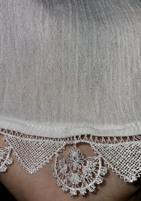 Ie tradițională cusuta manual