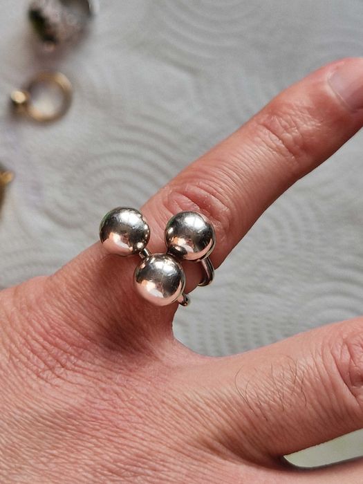 Inel Sculptural din Argint 925 – Design Modern cu Bile din Argint