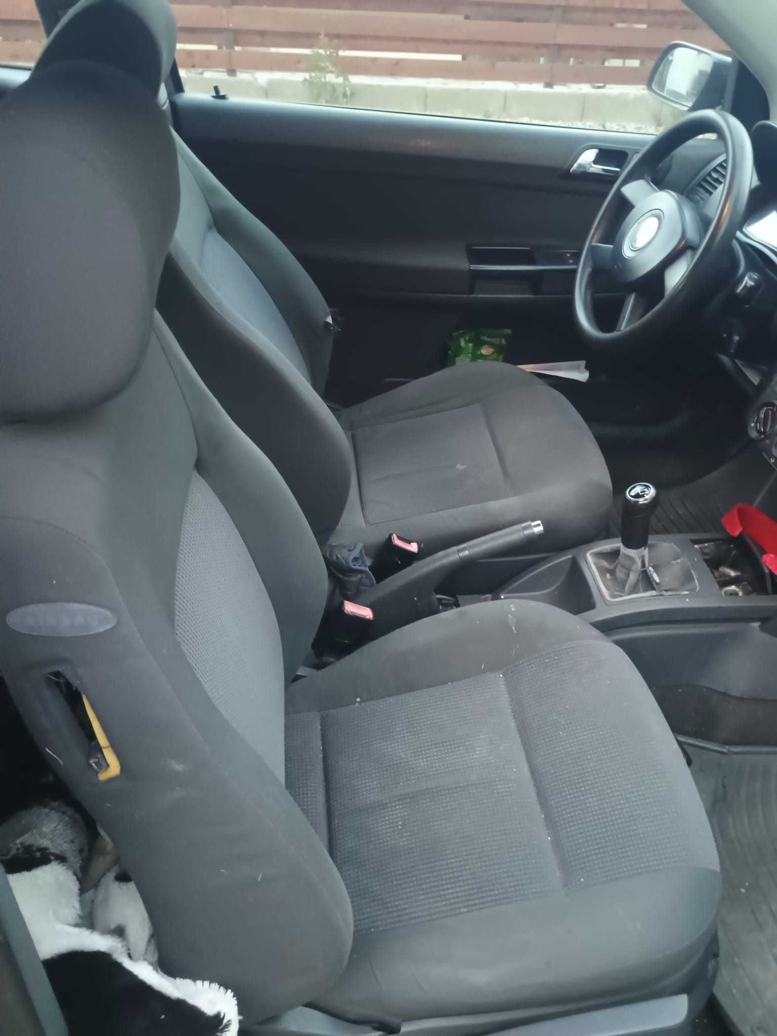 Vând Volkswagen polo
