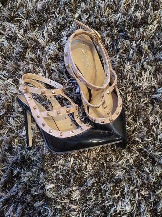 Pantofi stiletto ținte