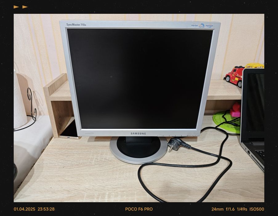 Электроника (ноутбук, дисплей, мышки, клавиатура)