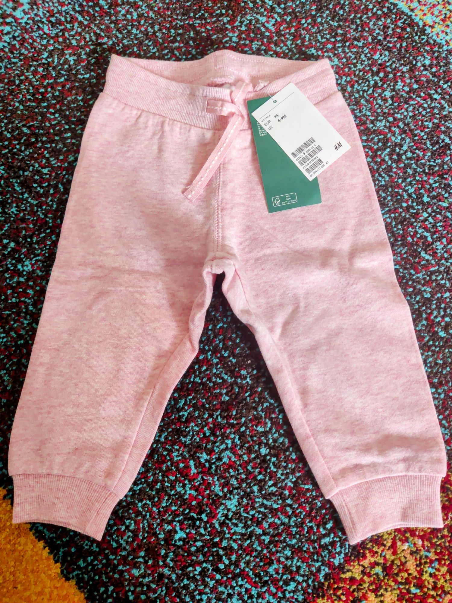 Lot pulover + pantaloni fetite, HM + 3 body , noi, 74, 6-9 luni