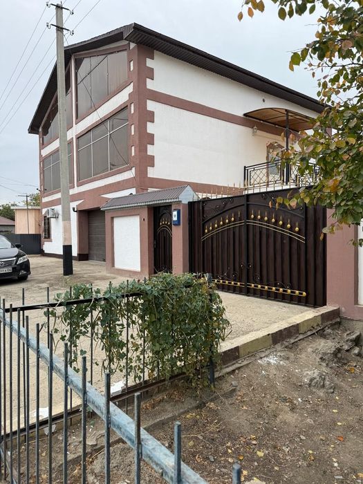 Дом 3-х этажный.