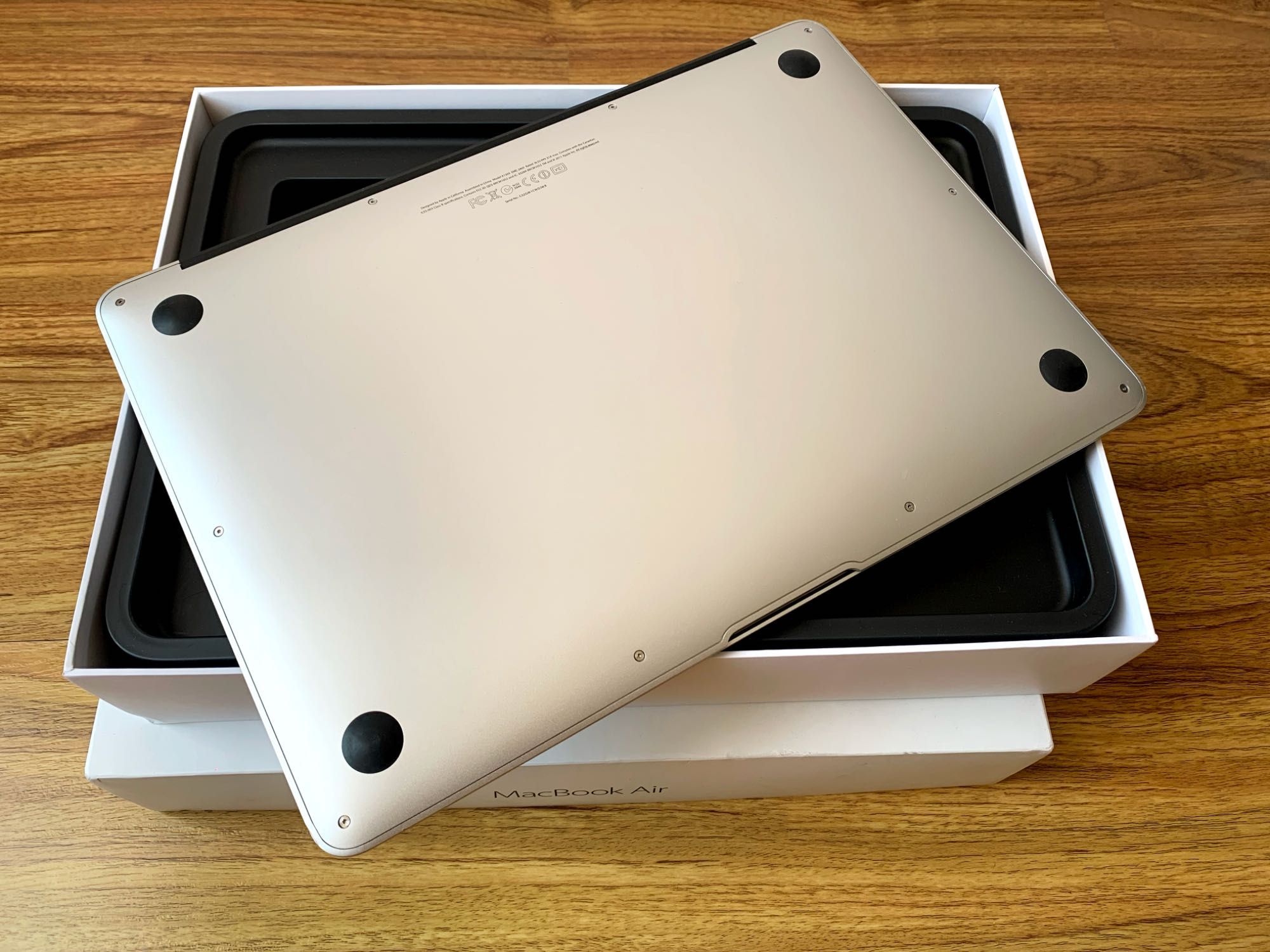 2022 MacBook Air i5, SSD - Пълен комплект, КАТО НОВ!!!