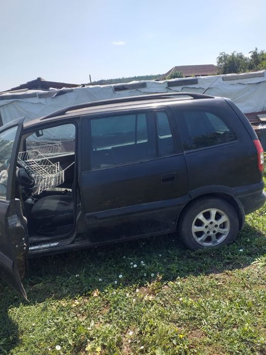 Vând Opel Zafira ,Motor 2000cm,motorina,motorul pornește,pentru piese