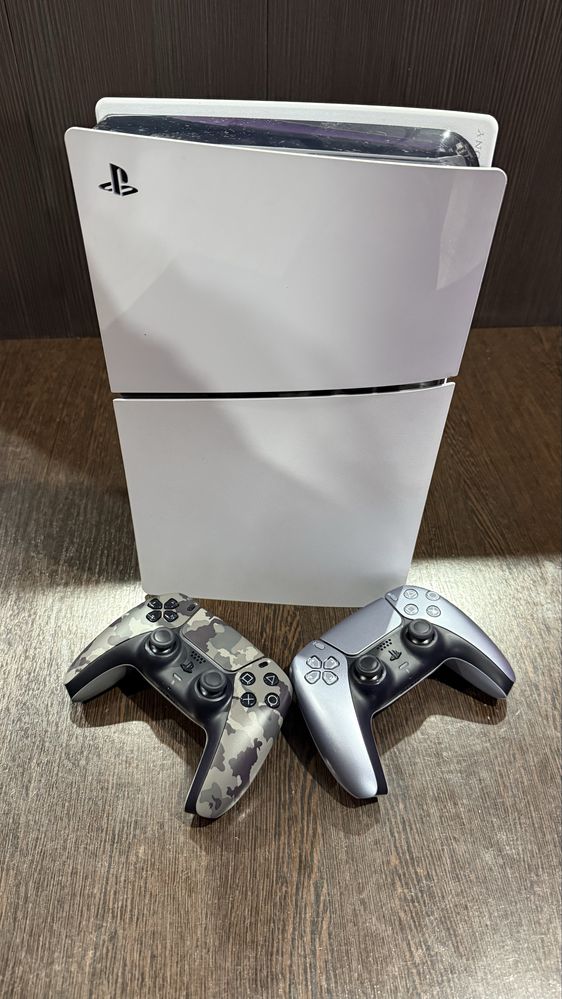 Продам PS5 - 2 шт и PS-4- 1 шт