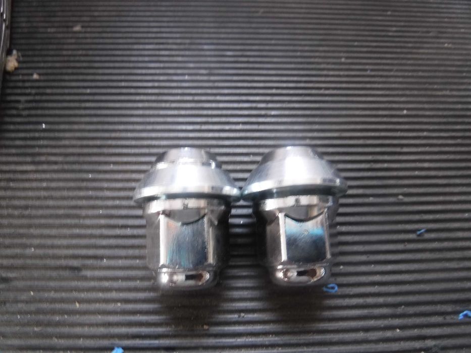 Piulite ford sau jaguar originale model cu saiba