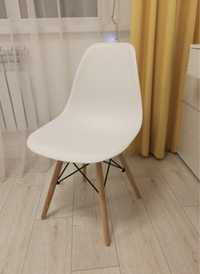 Продам новые белые стулья