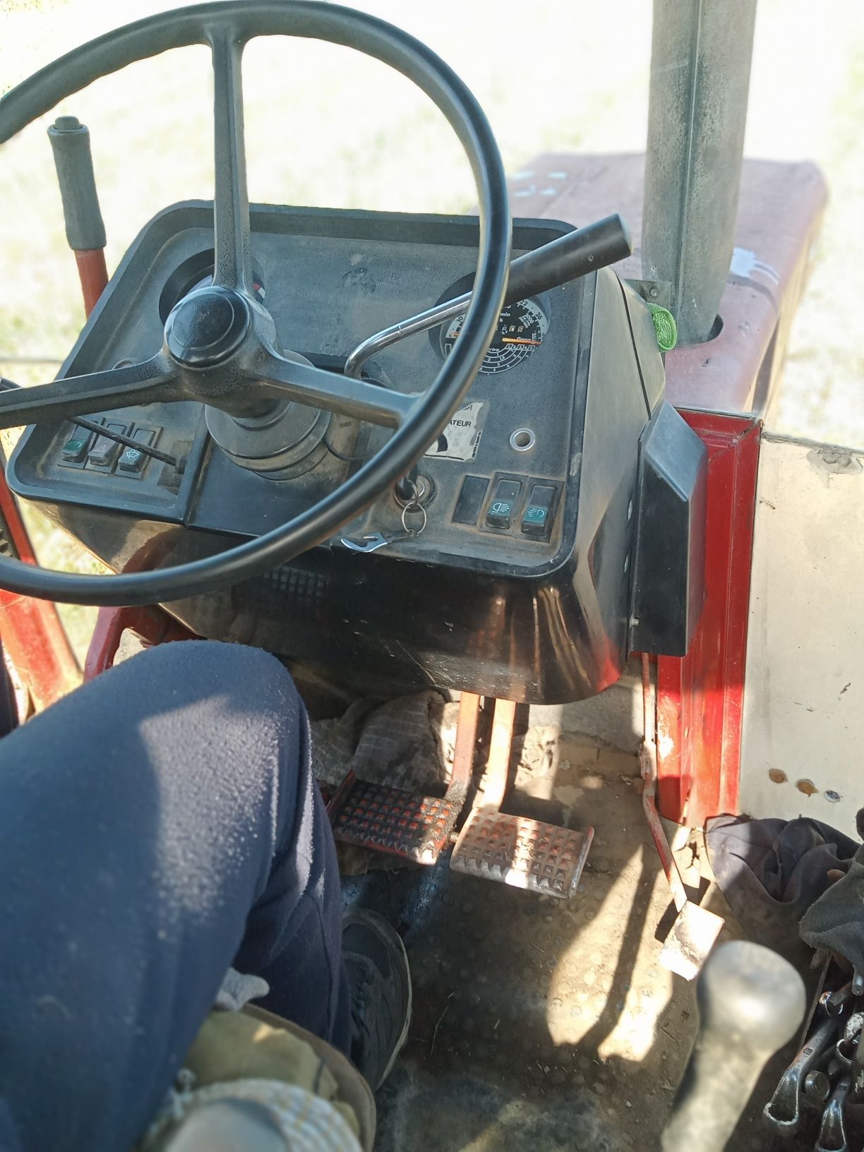 Vând tractor internațional