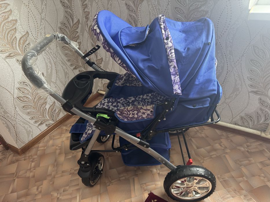 Продам детскую коляску и манеж деревянный