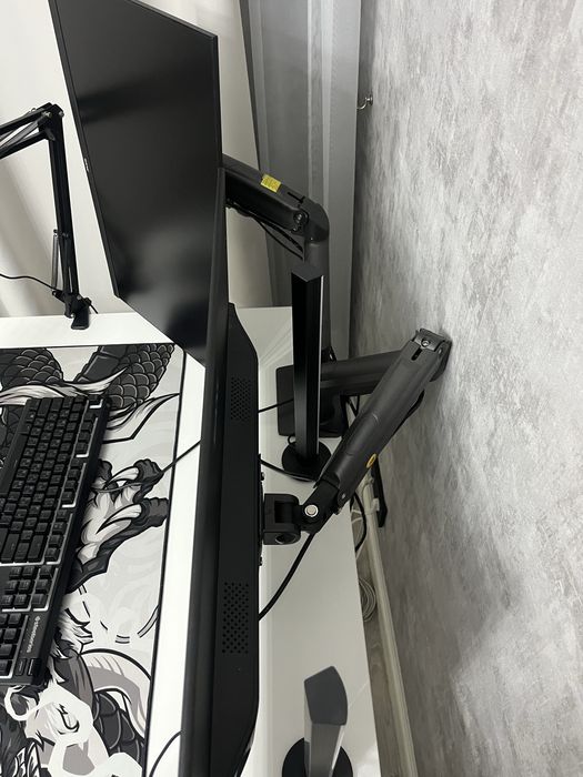 Монитор все в комплекте