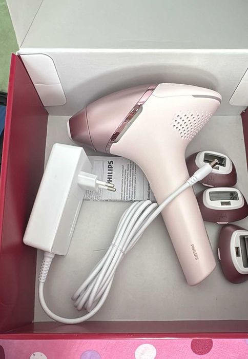 CA NOU!! Se vinde Epilator IPL Philips Lumea IPL Seria BRI977/00