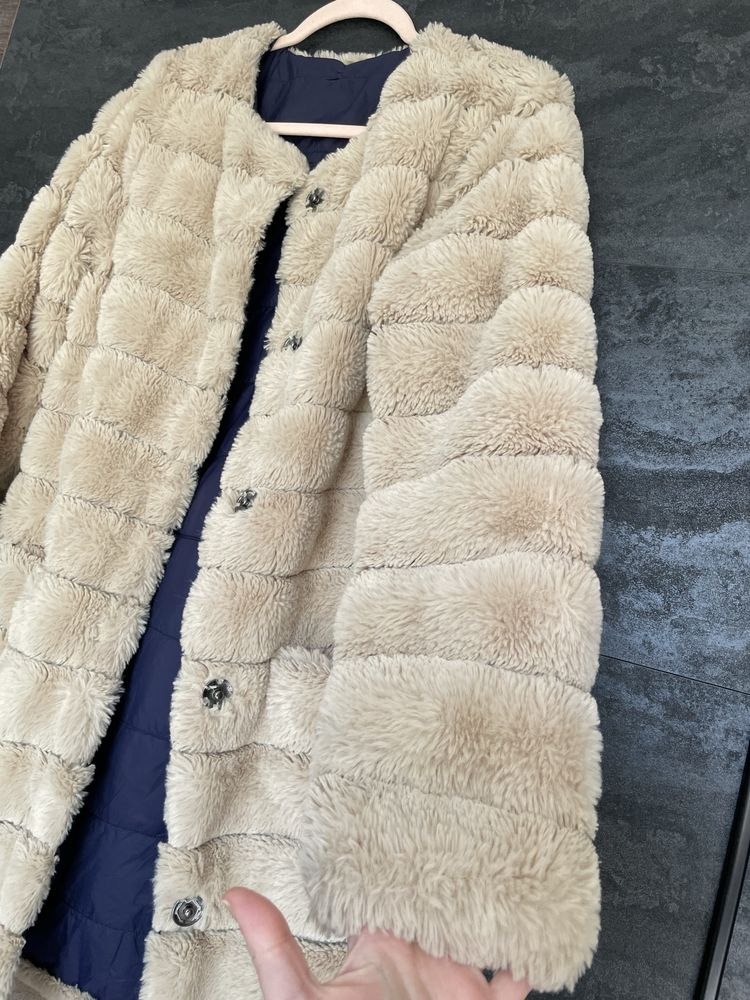 Guess palton rar faux fur blana cu 2 fețe