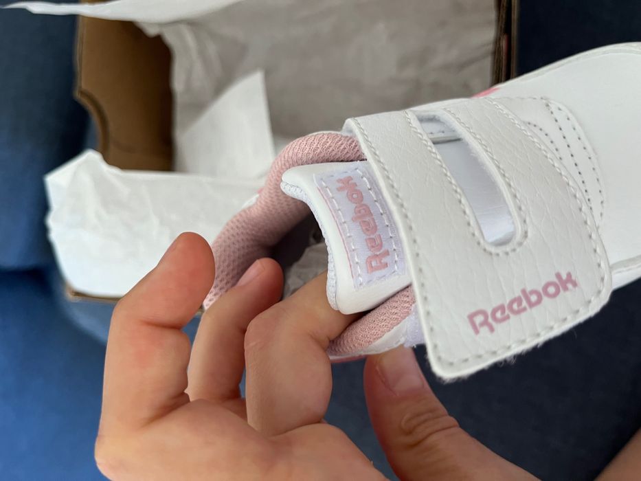 Нови с етикет детски обувки на reebok, 21,5 номер