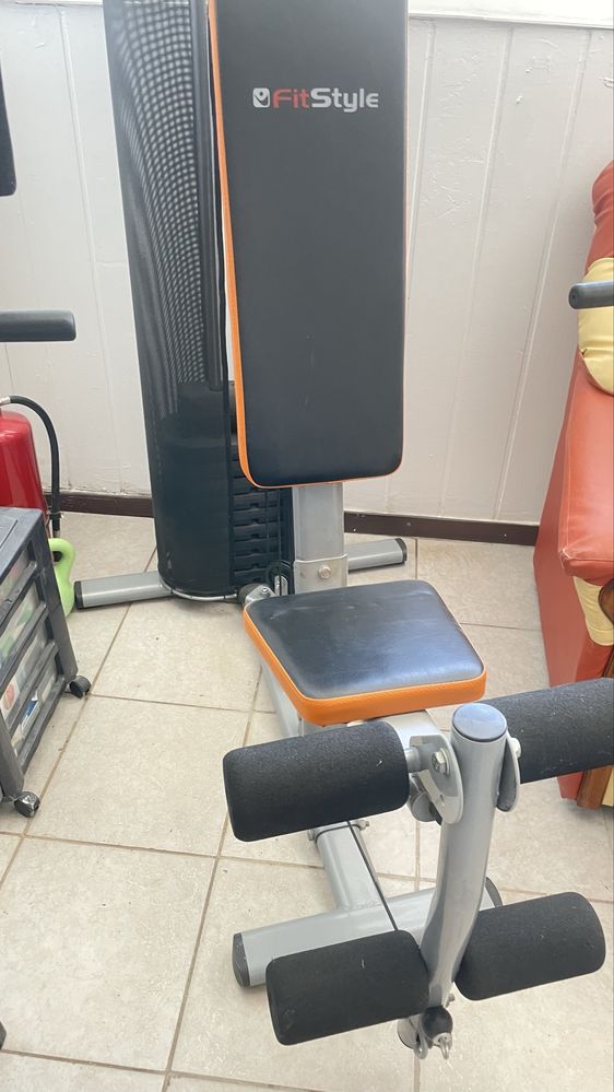 Aparat fitness multifunctional