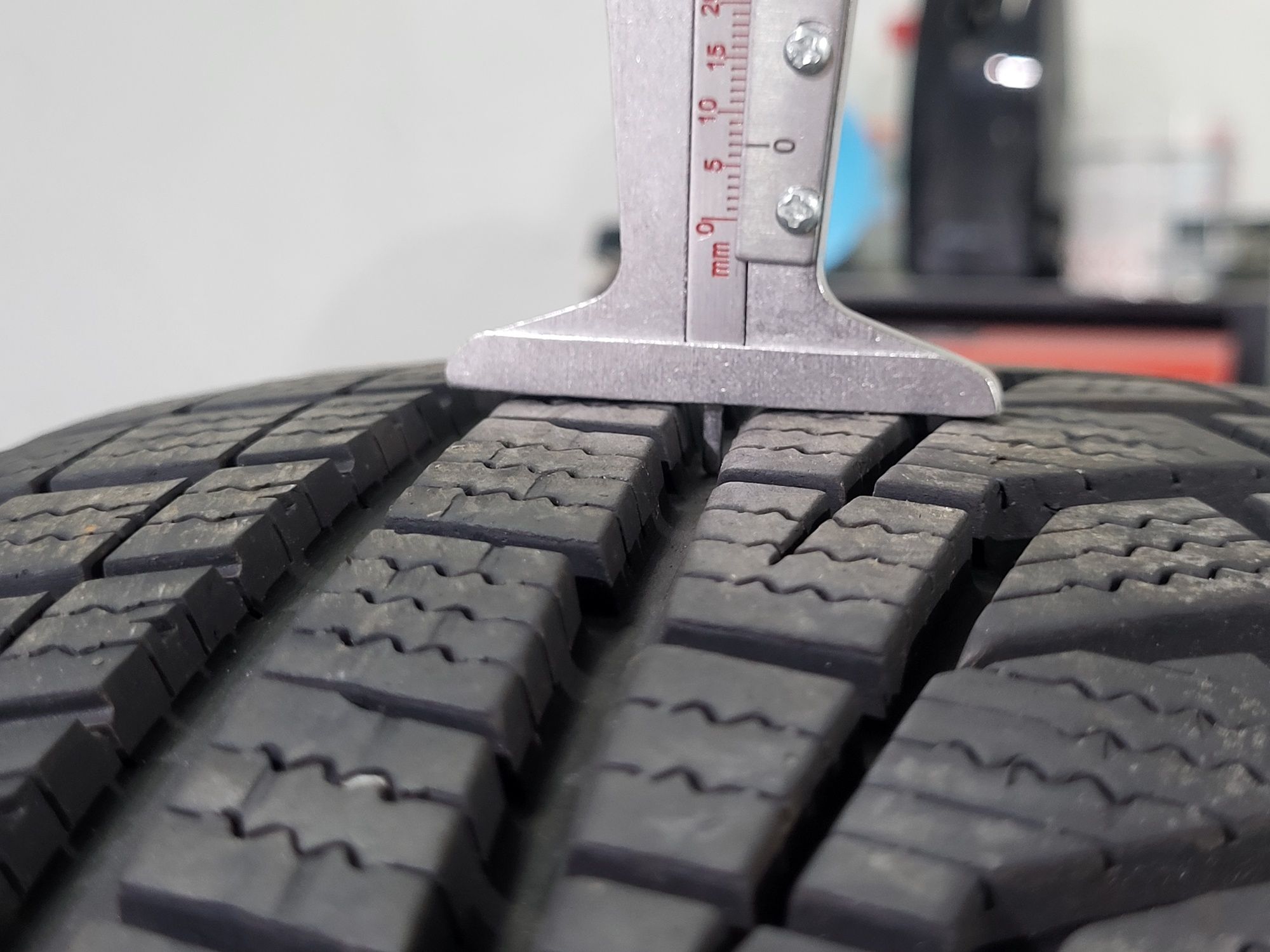 2 бр зимни 205/60/16 Hankook