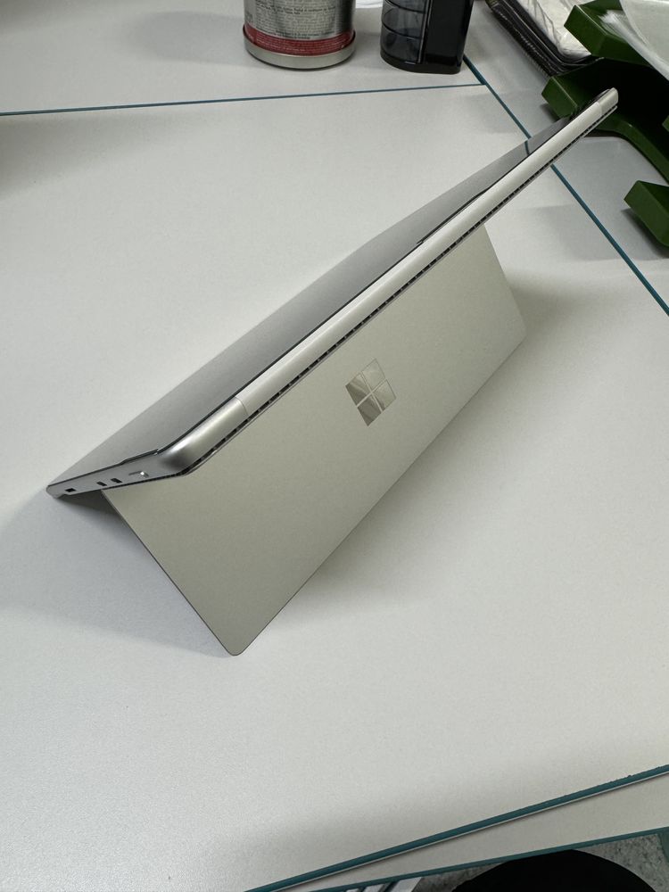 Microsoft Surface Pro 8 ( tabletă windows )