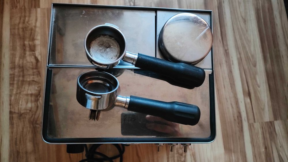 Кафемашина с кафемелачка La Pavoli / Lelit Anita