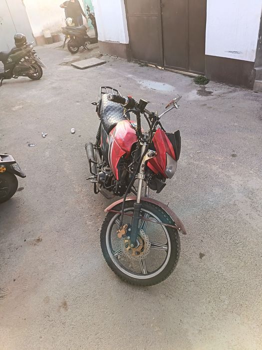 Moto bike sotiladi 5ML kelishadigan joyi bor