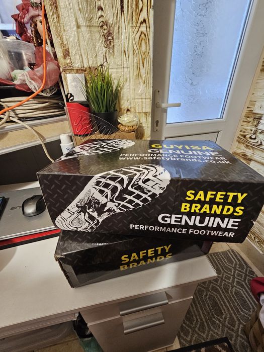 Мъжки,дишащи работни обувки с метално бомбе ук9