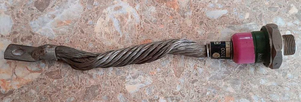 Электрический диод полупроводниковый