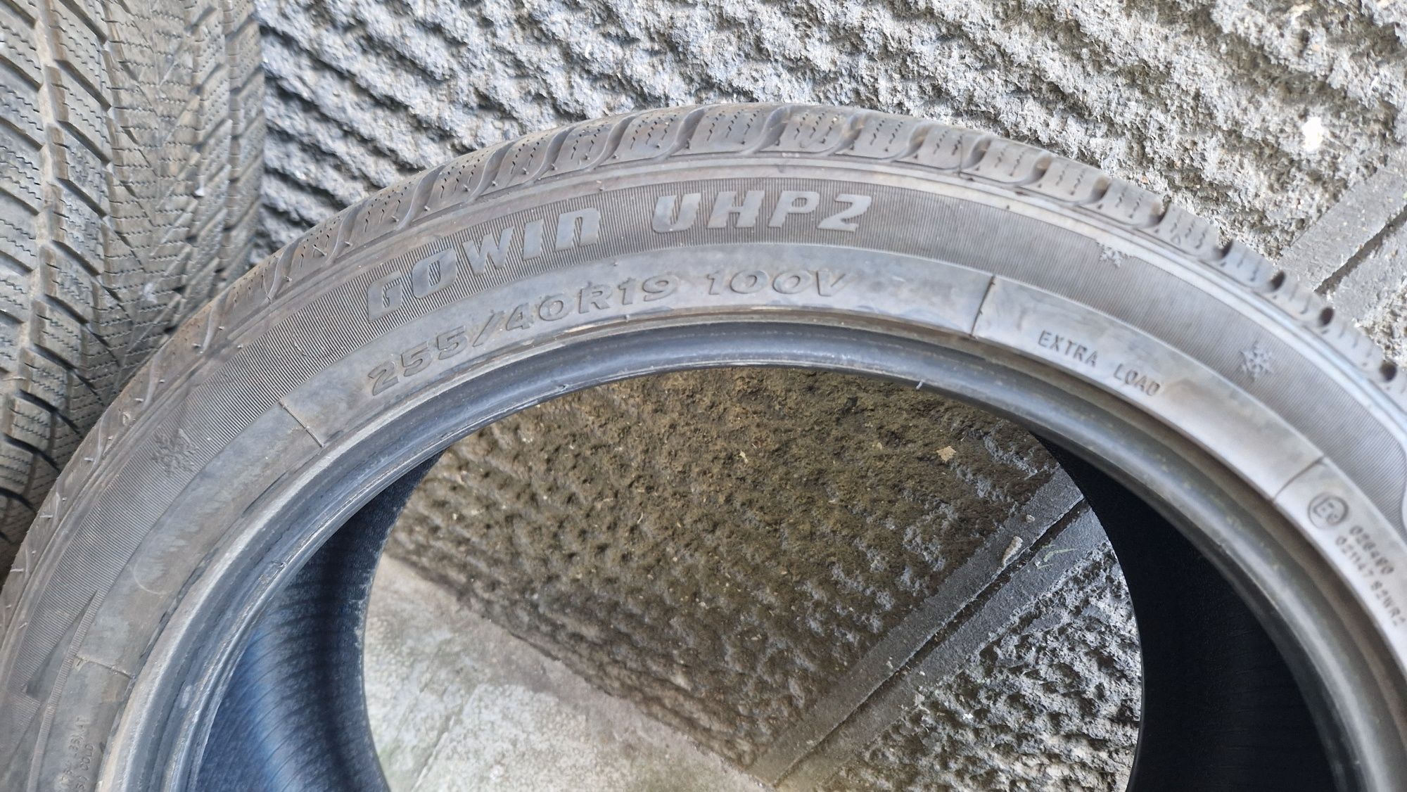 Гуми 255 40 19 зимни DOT23