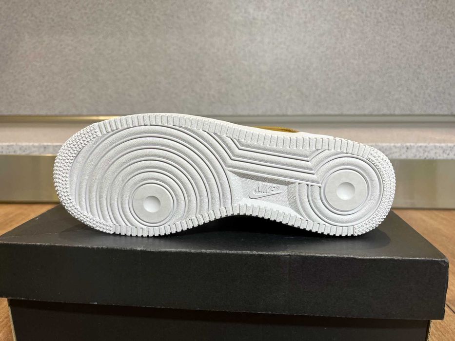 ОРИГИНАЛНИ *** Nike Air Force 1 '07 Leather / EssentiaL Mini Swoosh