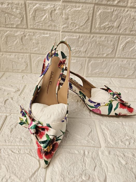 Нови Италиански  обувки