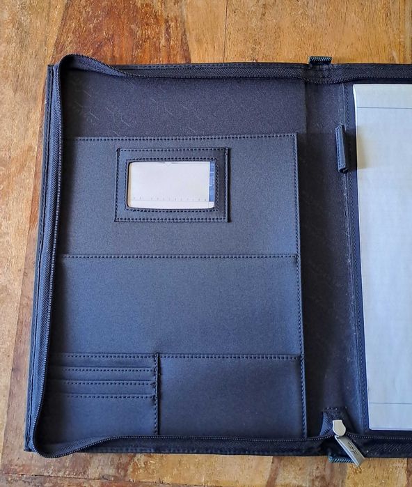 папка луксозна за документи черен с зелено с цип Марксман Marksman А4