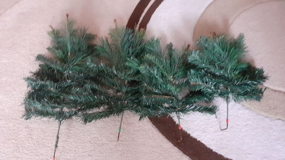 Mos Craciun,brad,globulete si decoratiuni