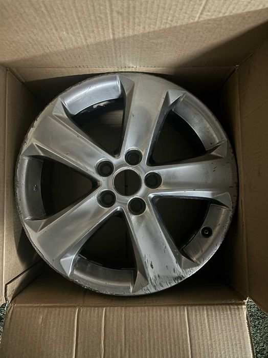 Продам диск на тойоту Рав 4 2015