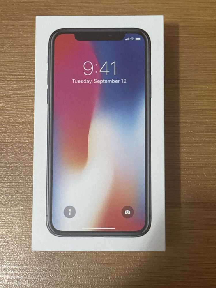 iPhone X impecabil la cutie