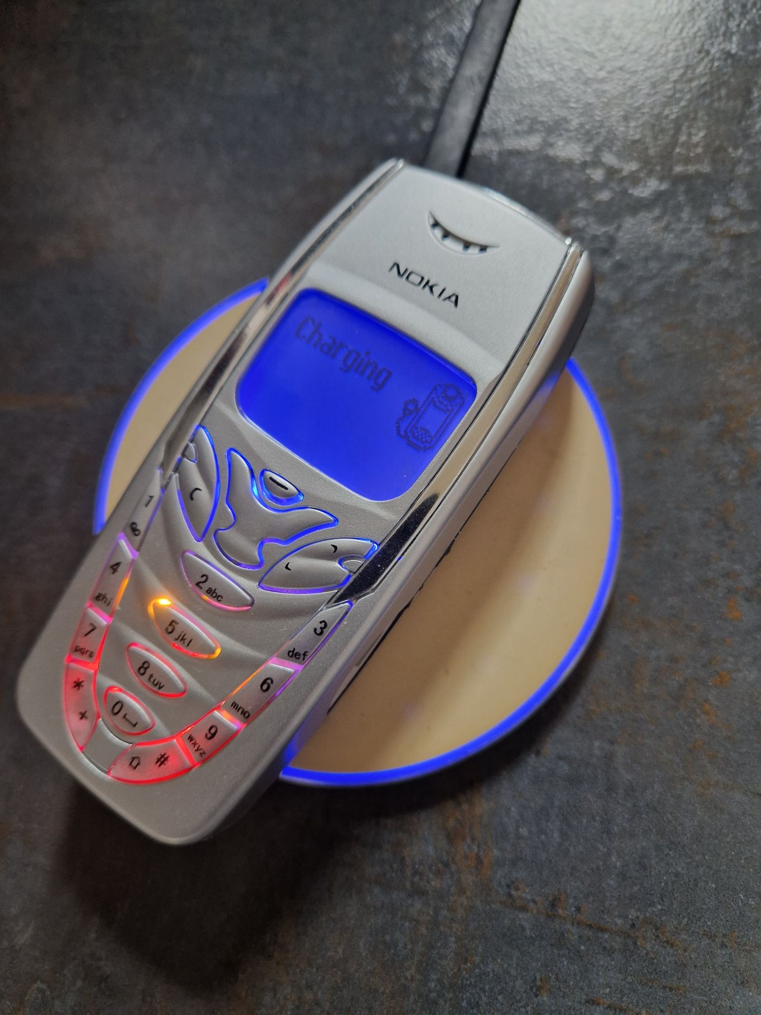 Nokia 3310 cu Wireless Charging, LEDS & Software MOD