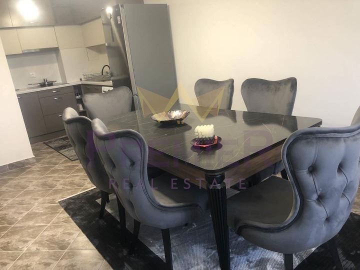 Продава се Двустаен апартамент в Бургас, Меден рудник - зона Д - 72 кв.м за 2084 €/кв.м - Снимка #1