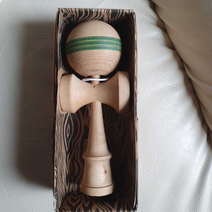 Kendama Sweets Homegrown Maple With Green Goblin Spectra Stripe