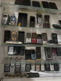 Колекция стари телефони