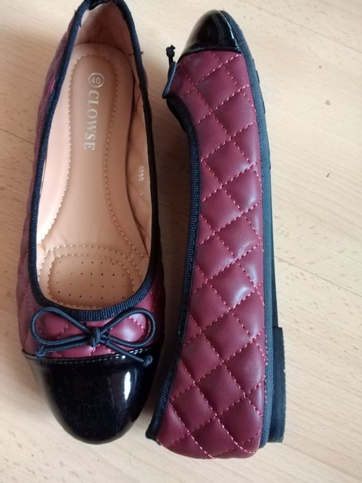 Дамски обувки, тип балеринки.