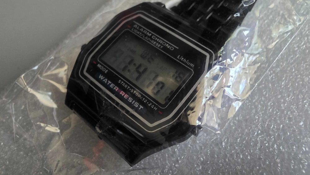 Ceas electronic retro, nou