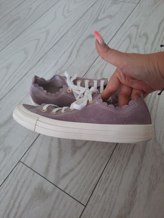 Converse lila cu auriu marime 38
