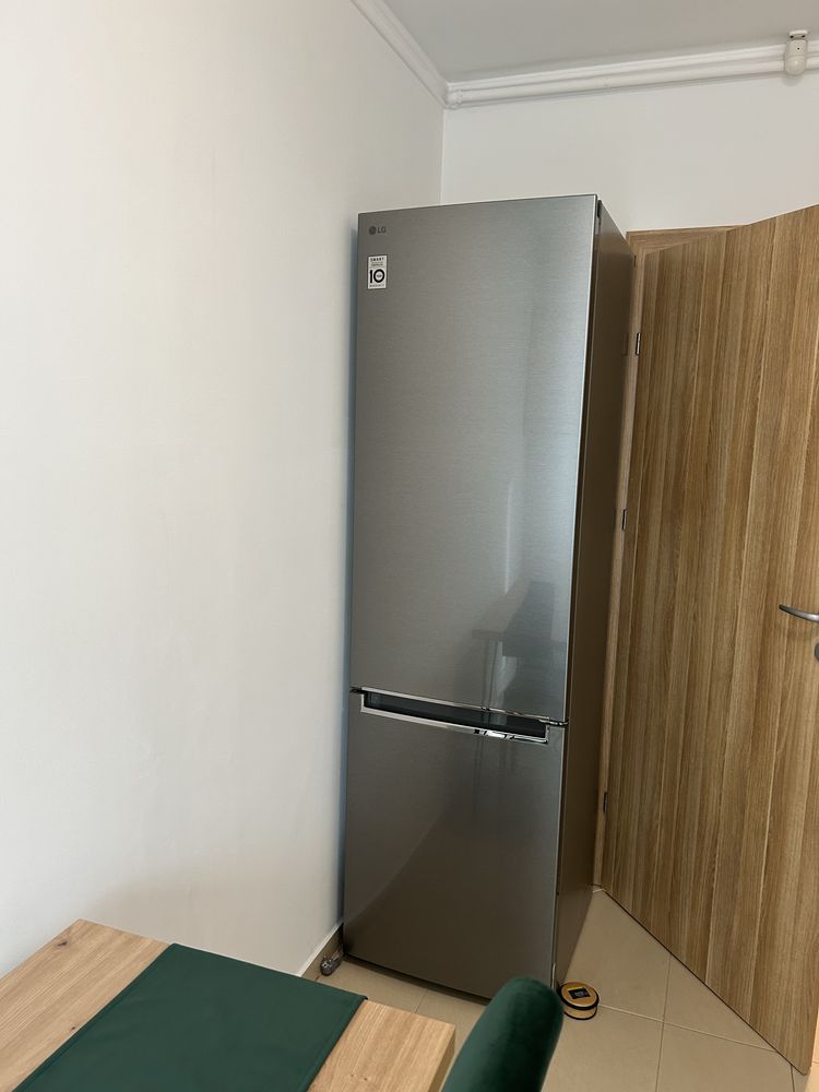Închiriez apartament cu două camere decomandat, City of Mara