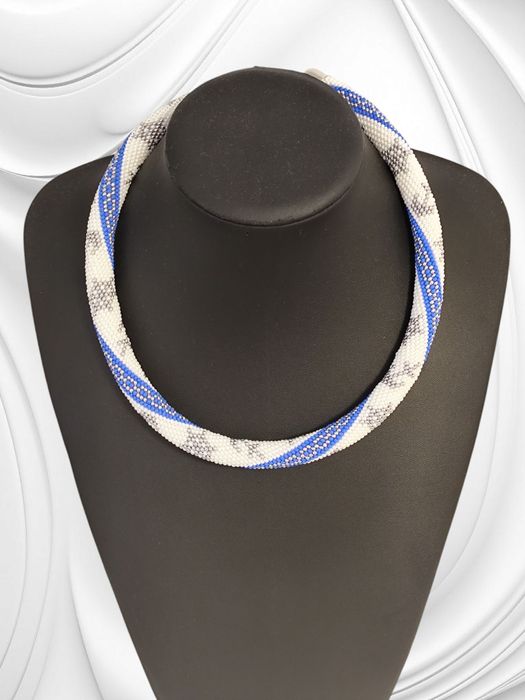 Coliere din mărgele