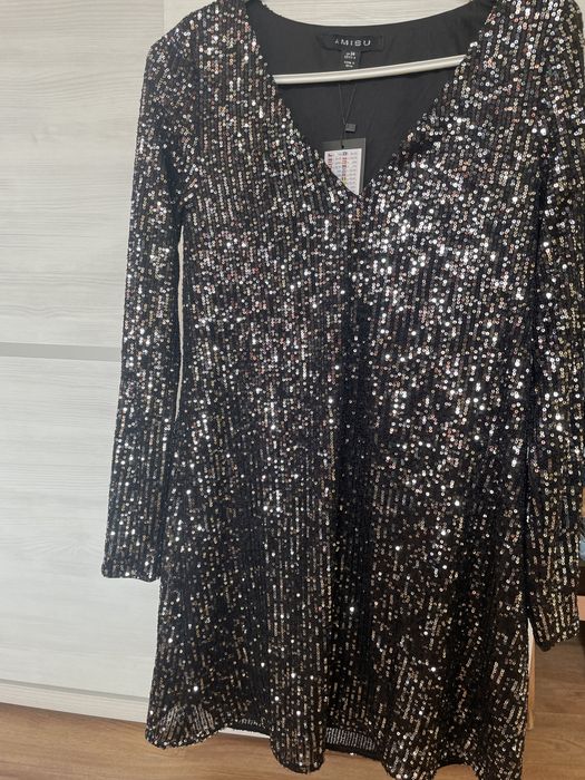 Нова бляскава рокля с етикет