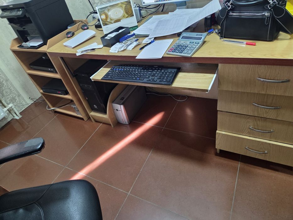 Стенка шифонер диван массажное кресло  стол для компьютера