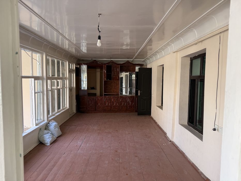 Яккасарой,Ракатда аренда бор. Одам бемалол яшаса болади ва условия бор