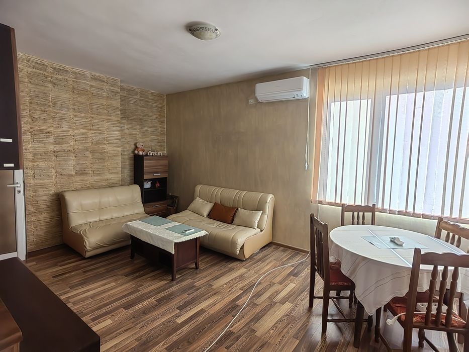 Обзаведен двустаен апартамент- център